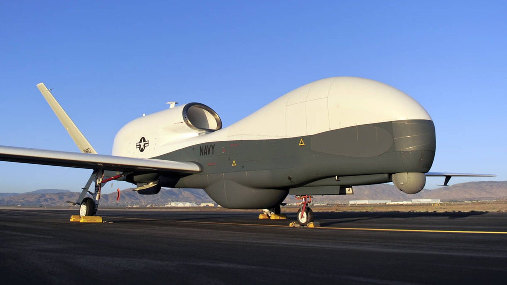 Mq 4c. Mq-4c «Тритон». Беспилотник mq-4c Triton. Northrop Grumman mq-4c Triton. БПЛА RQ-4.